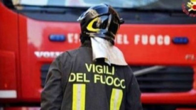 Incendio in una scuola, evacuati studenti e personale scolastico