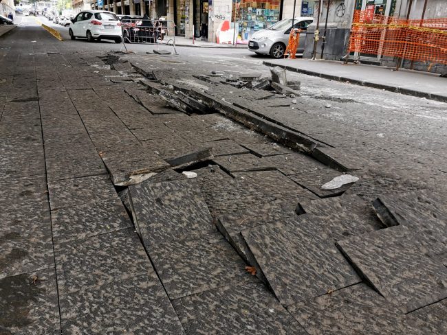 Catania, danni al manto stradale in piazza Roma e viale Margherita