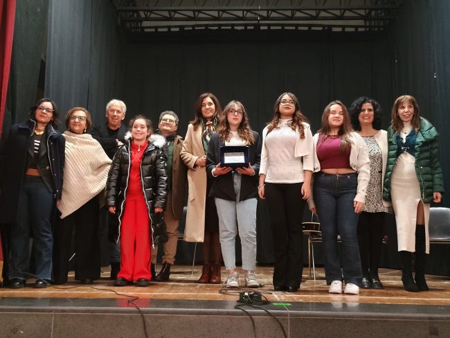 Gli allievi e i docenti dell’Istituto “Rapisardi” di Paternò sperimentano le modalità narrative dei cantastorie