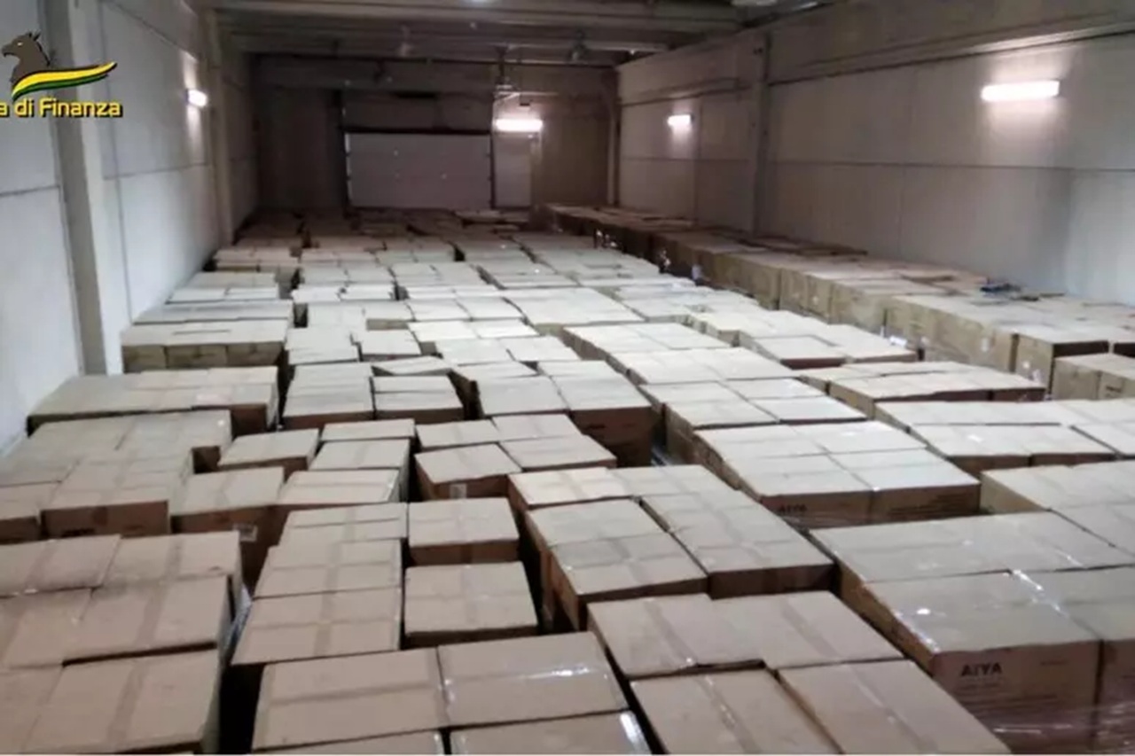 Mascherine Covid non conformi, scatta maxi sequestro da 10 milioni: nei guai 2 società