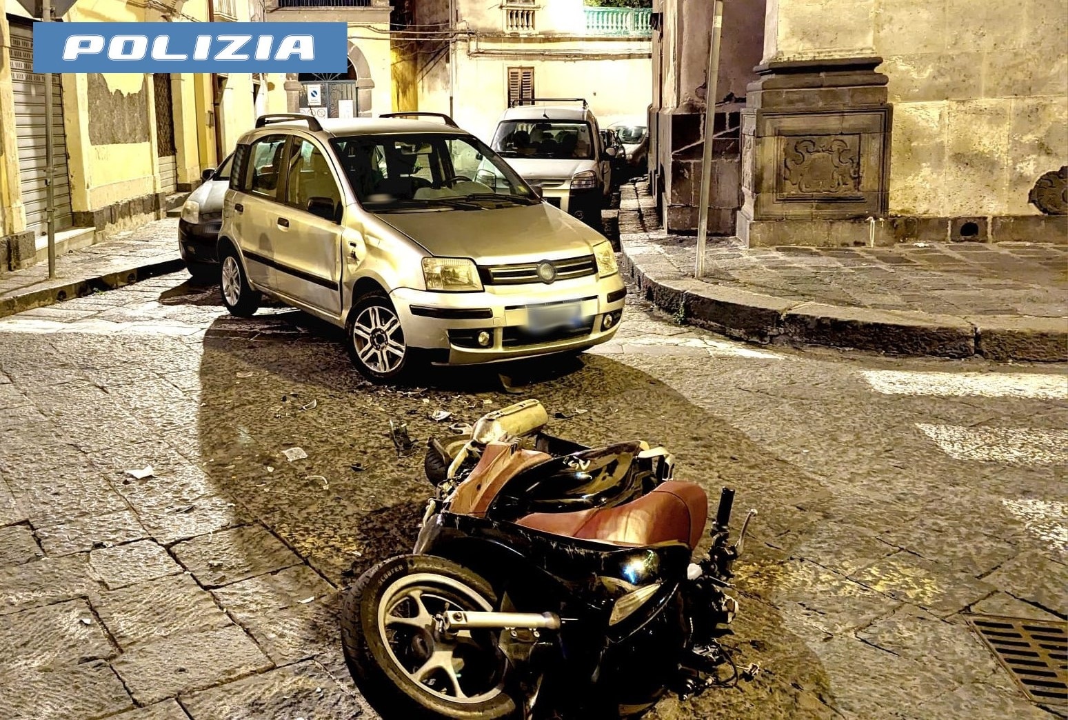 Incidente ad Acireale, coinvolto minorenne su scooter rubato e senza patente