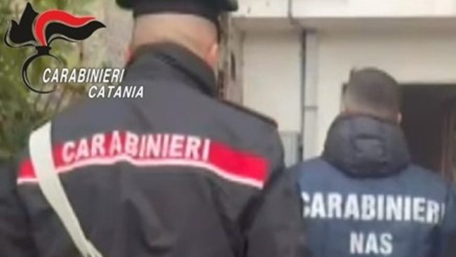 Casa di riposo abusiva a Catania, anziani costretti a dormire su divani e al gelo