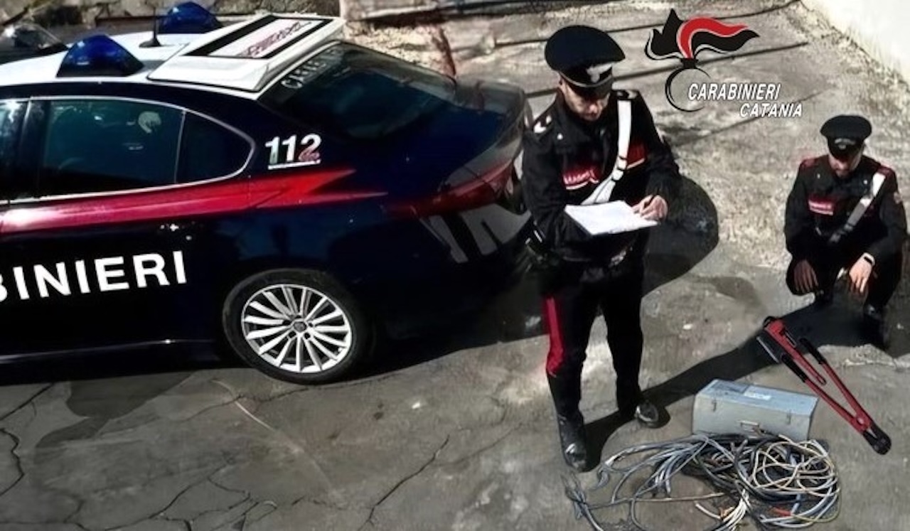 Nicolosi, tentano di rubare rame in una struttura abbandonata: due denunciati