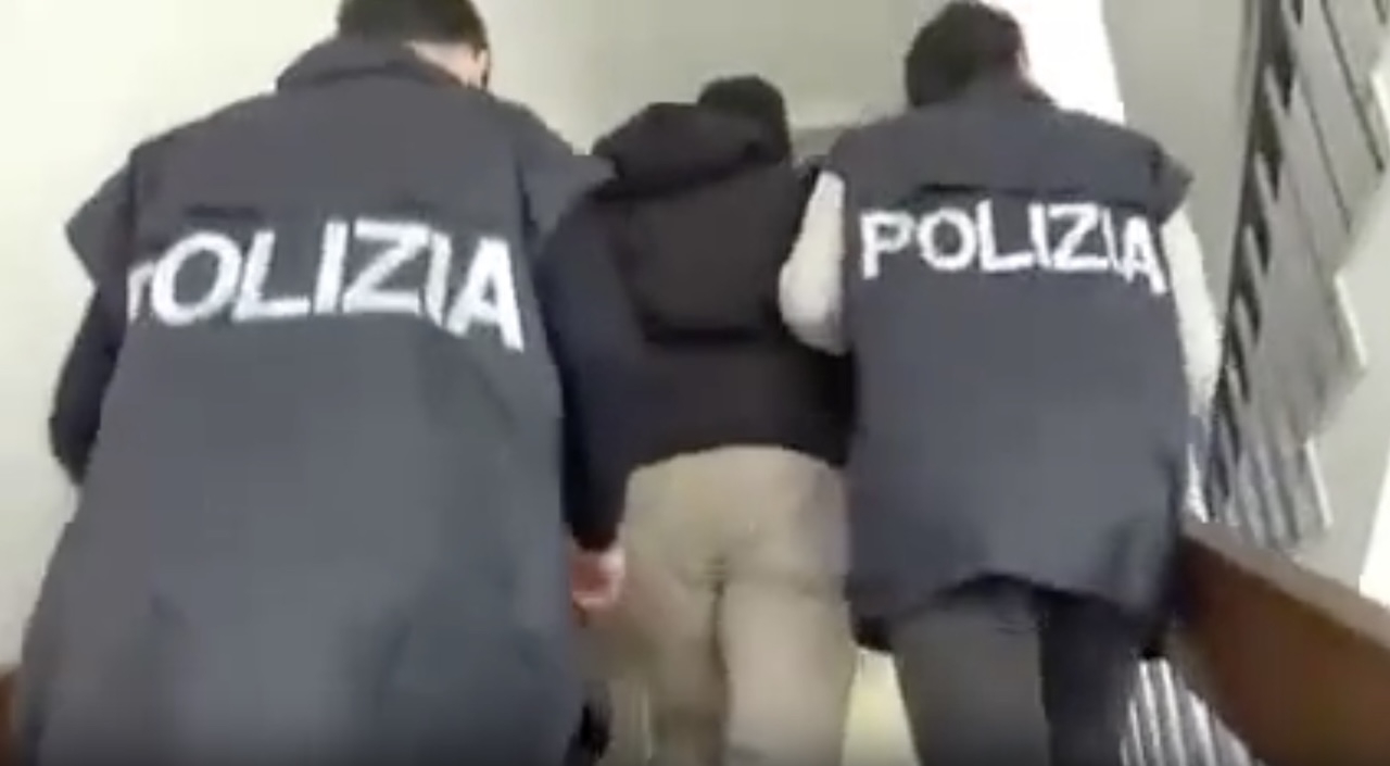 Maxi blitz contro la pedopornografia online: arresti e perquisizioni in 56 città