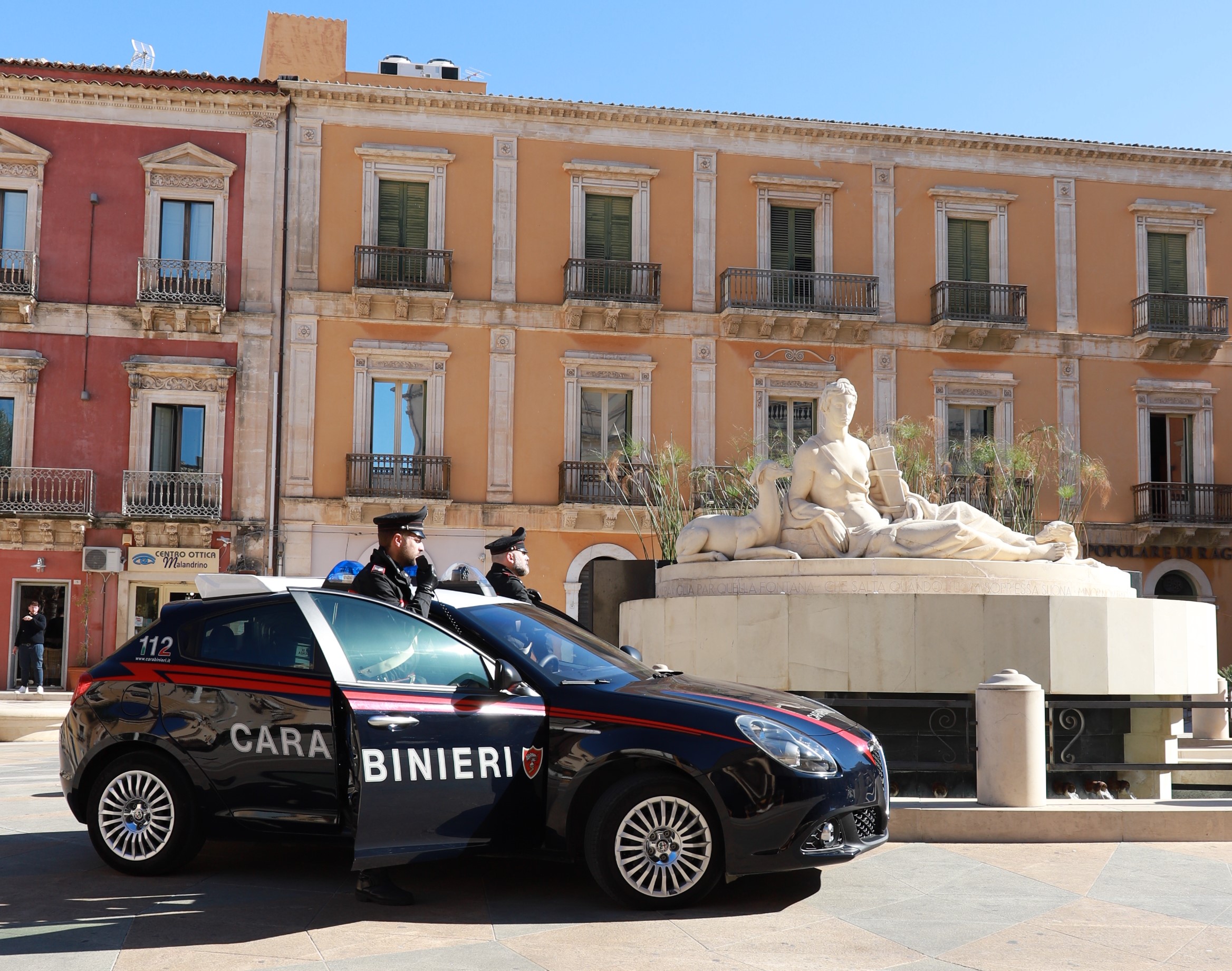 Comiso, viola più volte il divieto di avvicinamento a un anziano: arrestata 34enne