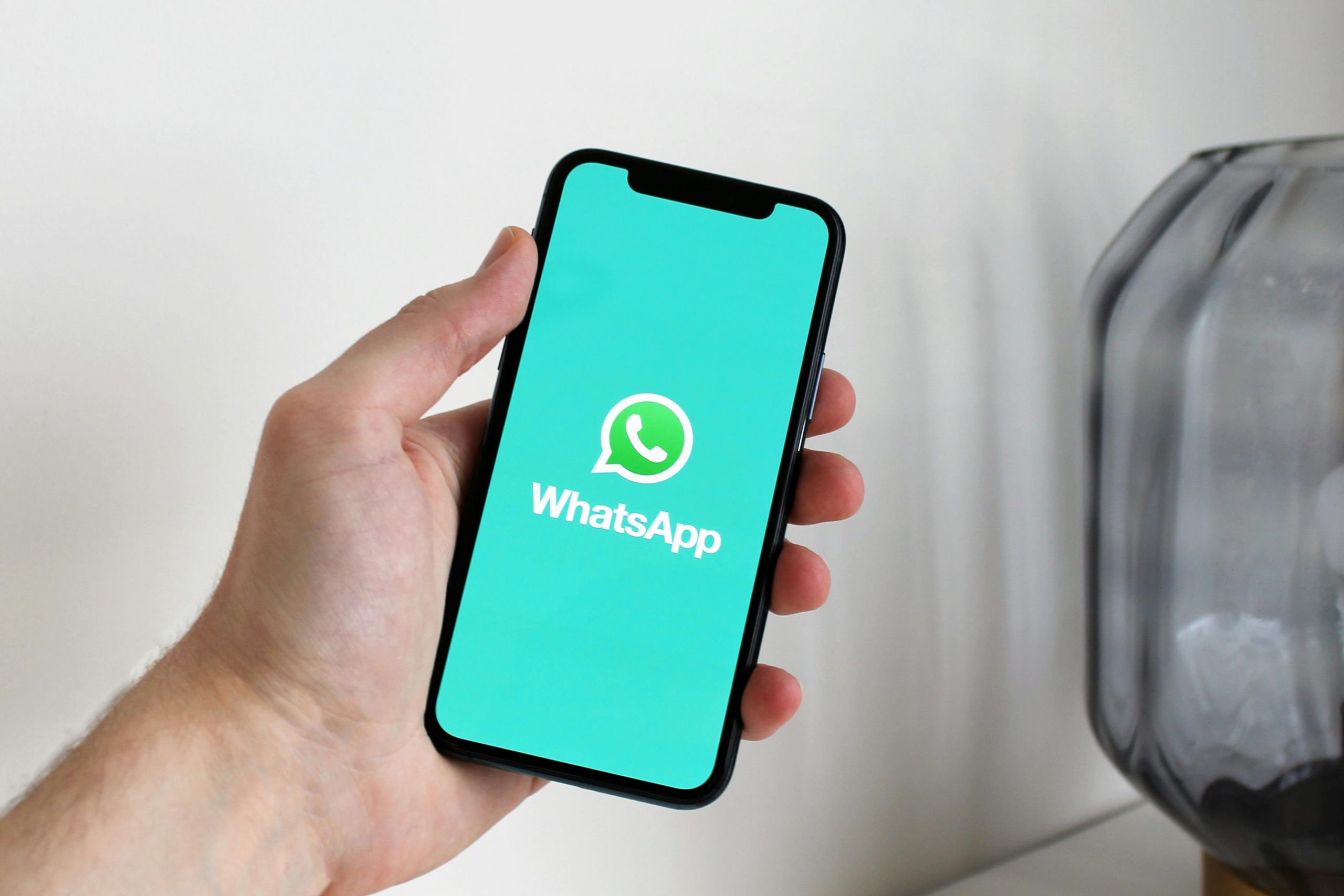 WhatsApp down: “connessione in corso” ma l’App non si connette