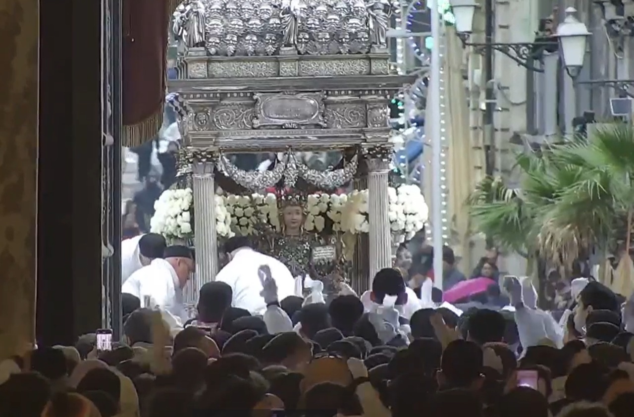 Sant’Agata è rientrata in Cattedrale tra applausi, lacrime e preghiere