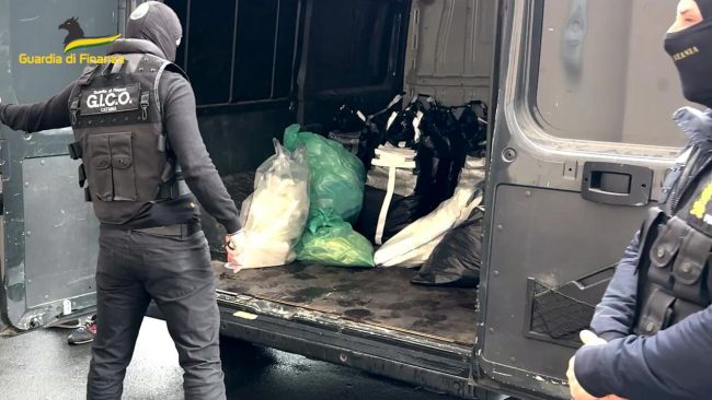 Catania, smaltita mezza tonnellata di cocaina sottratta ai narcotrafficanti