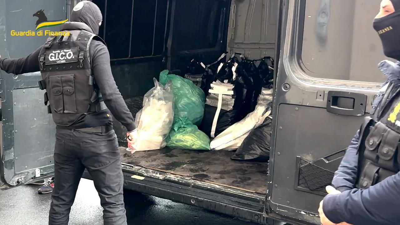 Catania, smaltita mezza tonnellata di cocaina sottratta ai narcotrafficanti