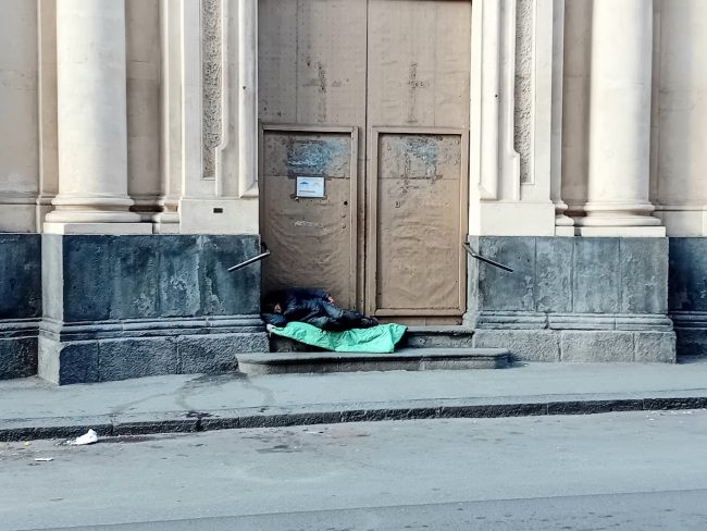 Catania senza un dormitorio per i senzatetto: l’allarme delle associazioni