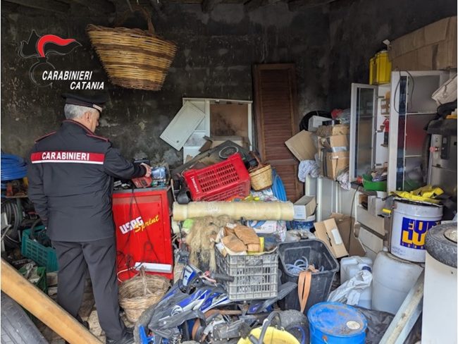Fabbrica di armi e laboratorio per la droga ad Acireale: arrestato 33enne
