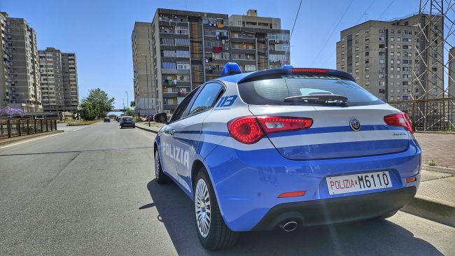 Catania, 18enne arrestato con la droga dopo inseguimento ad alta velocità