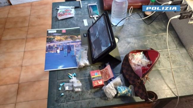 Siracusa, spacciatore scambia il poliziotto per cliente: arrestato