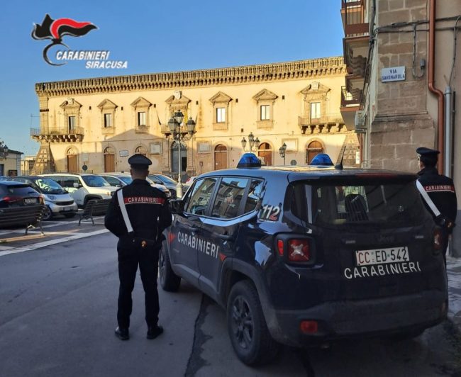 Detenzione di sostanze stupefacenti ai fini di spaccio: denunciato 21enne nel Siracusano