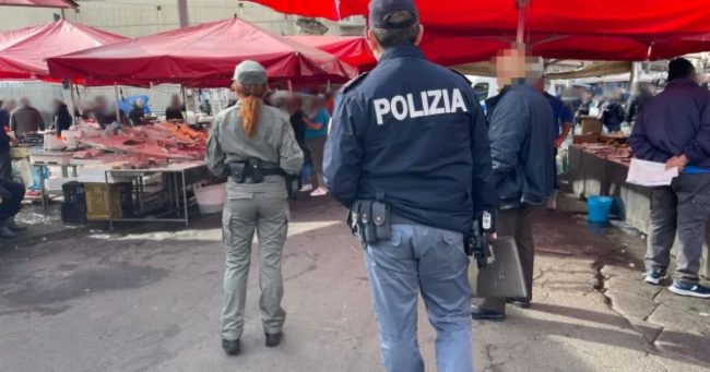 Blitz alla “Fera ‘o luni” di Catania: sequestri e sanzioni fino a 36mila euro
