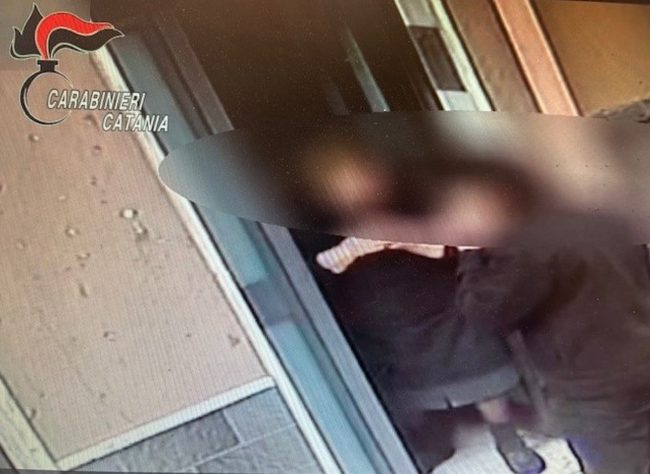 Truffano anziana 88enne ma vengono beccati: ai domiciliari 19enni catanesi