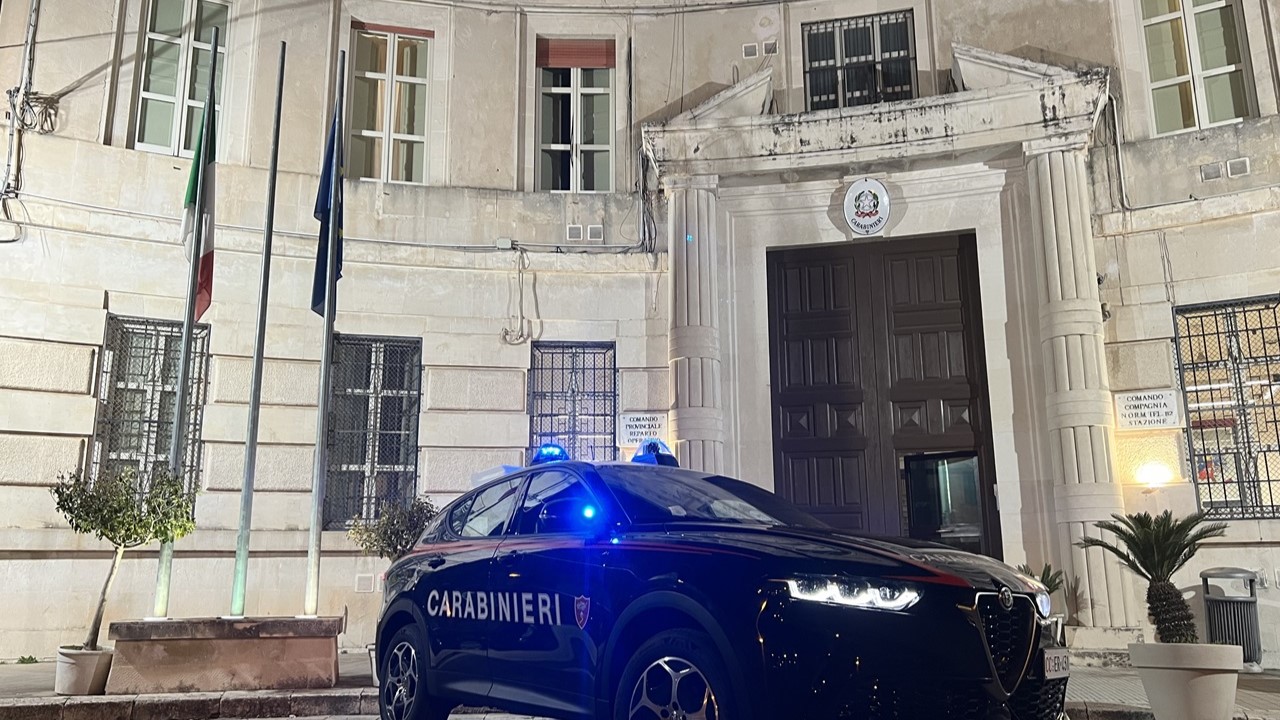 Ragusa, spaccia nel parcheggio di un supermercato: arrestato 46enne Ragusa, spaccia nel parcheggio di un supermercato: arrestato 46enne