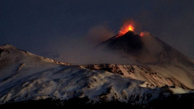 Etna nuovamente in fermento: allerta arancione per il traffico aereo