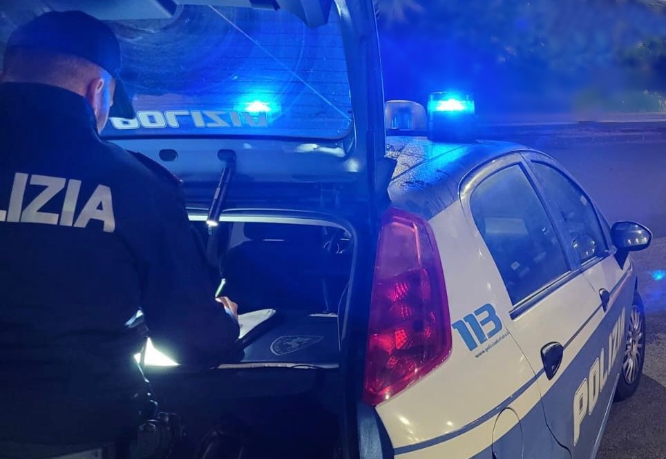 Catania, fermati due fratelli mentre cercavano di rubare un’auto in via Umberto