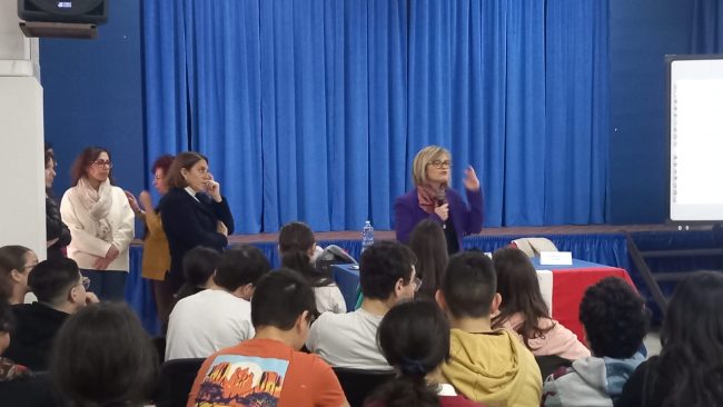 Al “Federico De Roberto” di Catania un incontro per imparare ad usare la rete senza restare “impigliati”