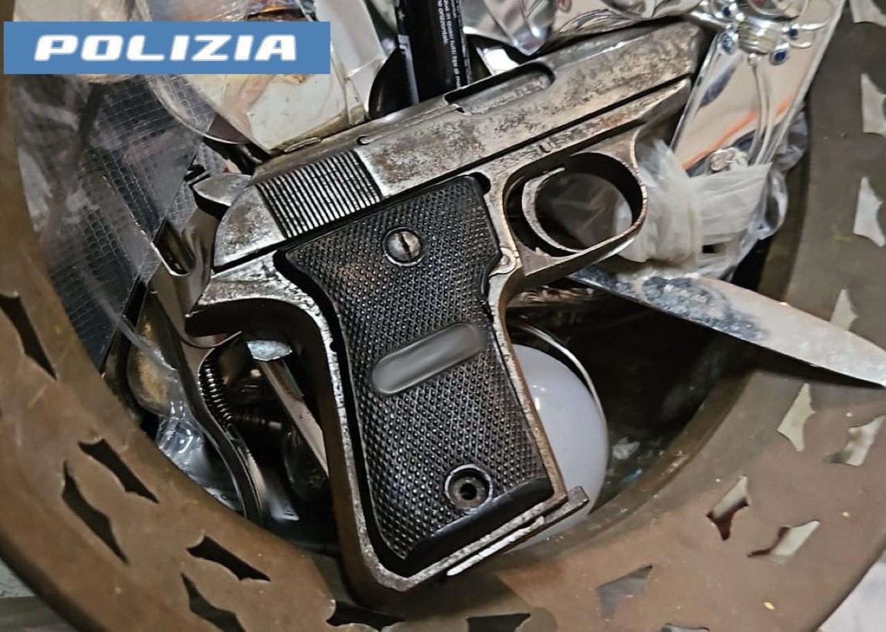 Catania, oltre due chili di droga e un’arma clandestina in garage: arrestato 27enne