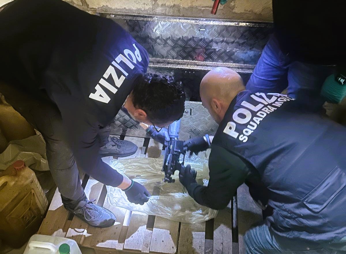 Scoperto e sequestrato arsenale a Gela: arrestato 50enne