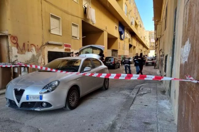 Momenti di paura allo Zen di Palermo: esplosi colpi di pistola contro una saracinesca