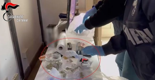 “Cocktail di droga” a Catania: arrestato un sudamericano con cocaina, crack e marijuana