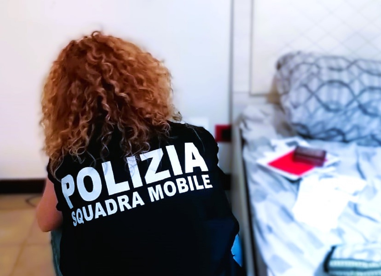 Nascondeva la droga in camera da letto, arrestato 53enne a Gela