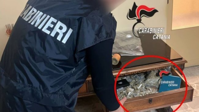 Catania, 25enne ai domiciliari per spaccio: smantellato un “deposito” di droga