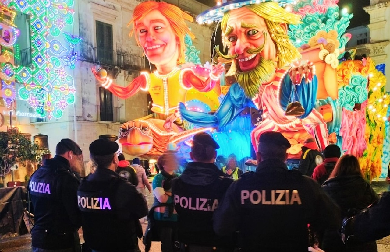 Ubriachi al Carnevale di Acireale: minacciano barista per avere alcolici gratis. Arrestati