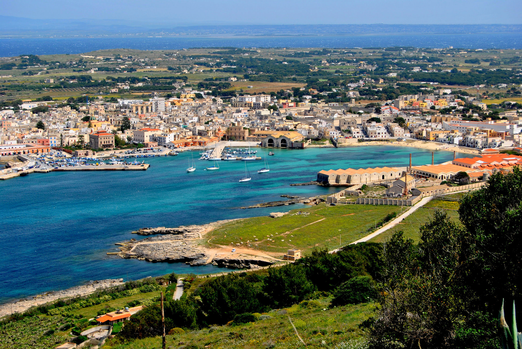 Trovato cadavere in decomposizione tra gli scogli di Favignana