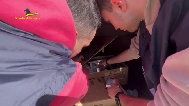 Caltanissetta, maxi sequestro di anabolizzanti e farmaci non autorizzati