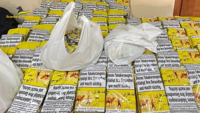 Contrabbando di tabacco in un minimarket di Caltanissetta