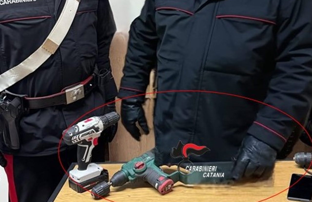 Furto in un negozio di Viagrande, 34enne denunciato