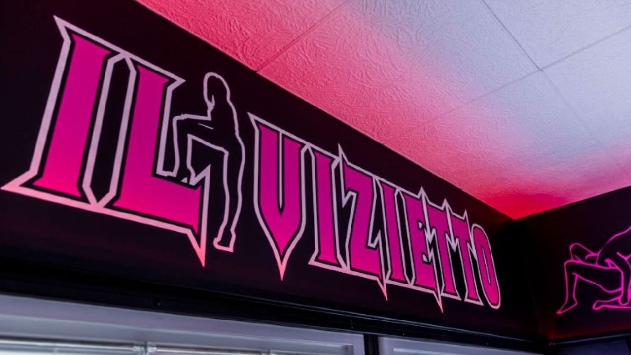 Furto con spaccata in un sexy shop di Palermo: si cercano i responsabili