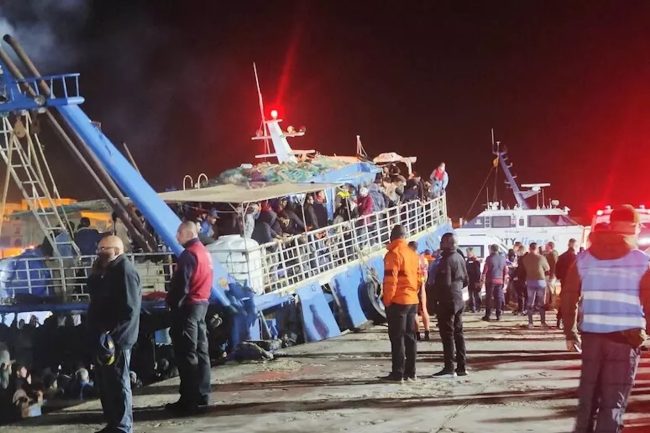 Nuova tragedia del mare: 10 superstiti e 6 cadaveri sbarcati a Lampedusa. Ci sono 40 dispersi