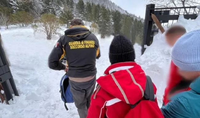 Etna, tre escursionisti minorenni soccorsi dalla Guardia di Finanza