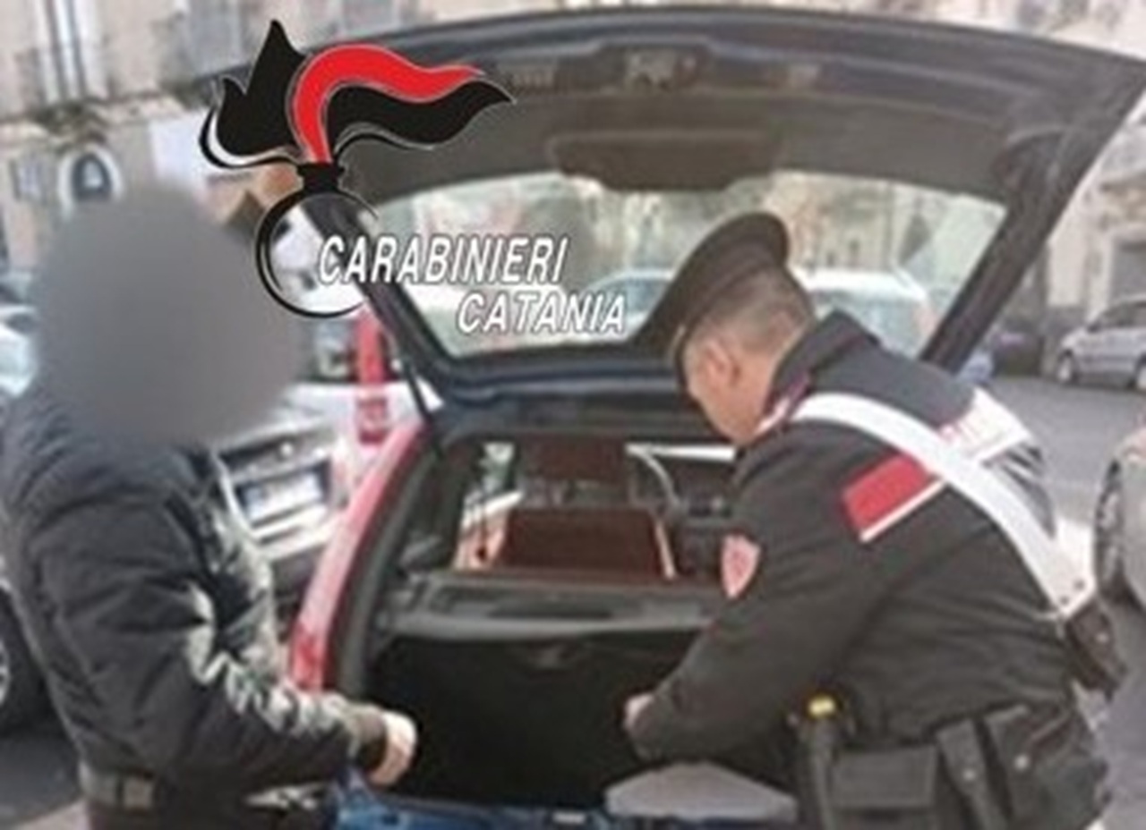 Nascondeva la droga sotto la biancheria intima: in manette 28enne