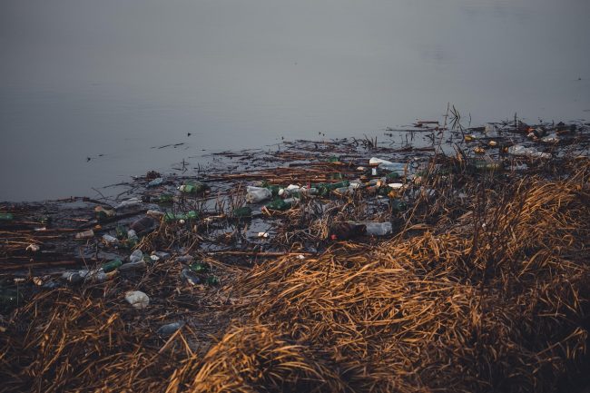 In arrivo 95mila euro per ripulire la foce del fiume Irminio dalla plastica