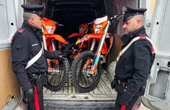 Furto di sei moto in concessionaria: arrestate sette persone a Raffadali