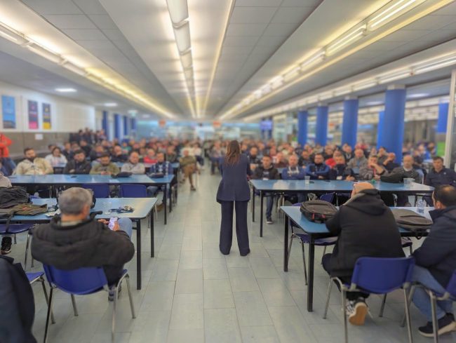 STMicroelectronics: i lavoratori di Catania in protesta a Palermo per il futuro del sito produttivo