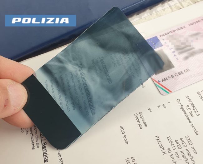Manomette tachigrafo con lastra radiografica: camionista denunciato a Catania