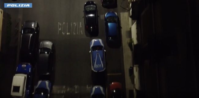 Finti poliziotti minacciano anziana: “Paga o arrestiamo tuo figlio”. Nonnina catanese li fa arrestare