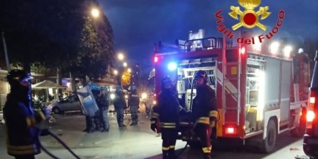 Festa di San Giuseppe, le vampe accese a Palermo e i soccorsi della polizia ai pompieri