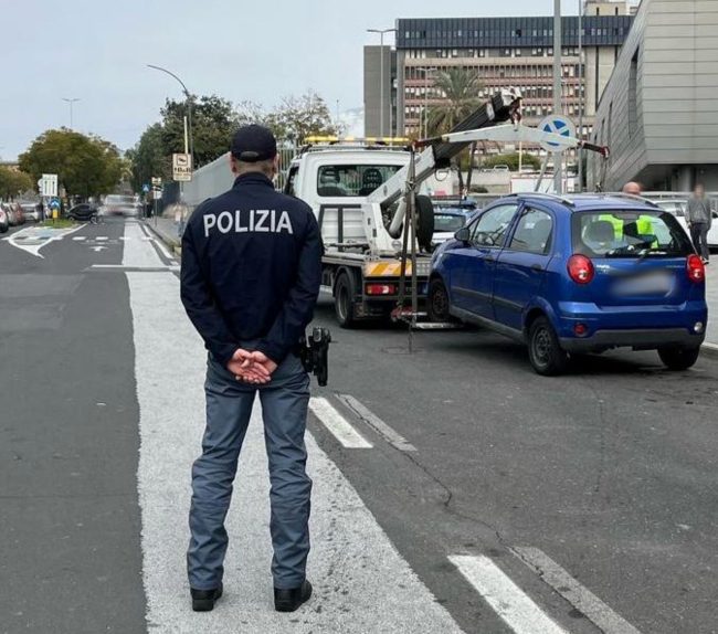 Catania, pioggia di sanzioni per veicoli in sosta selvaggia in via Santa Sofia