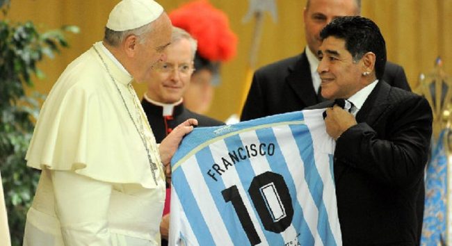 La fede viscerale di papa Francesco per la “pelota de trapo”: da Maradona al San Lorenzo