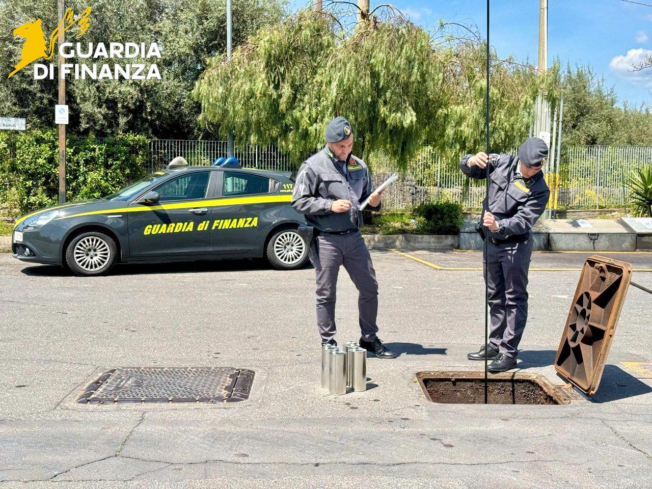 Benzina mischiata a gasolio: sequestrati quasi 30mila litri di carburante nel Catanese