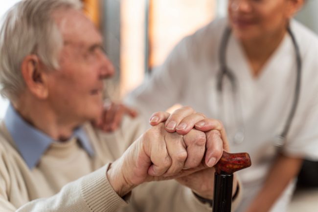 Strutture sanitarie e RSA: come fornire assistenza ottimale agli anziani