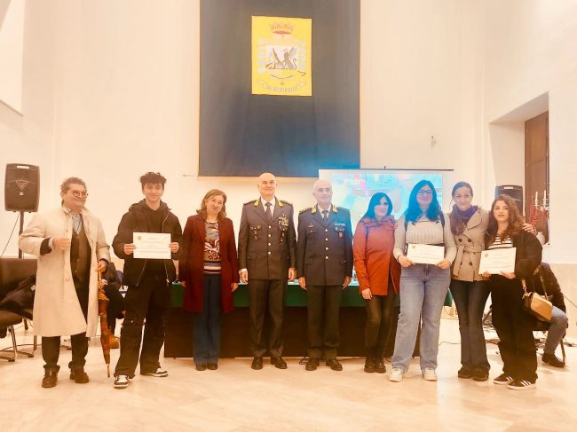Paternò, premiati gli studenti del Liceo Artistico “Rapisardi” dalla Guardia di Finanza